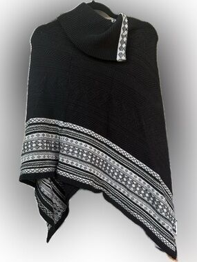 White House Black market, black and White Knit Asymmetric poncho sz medium